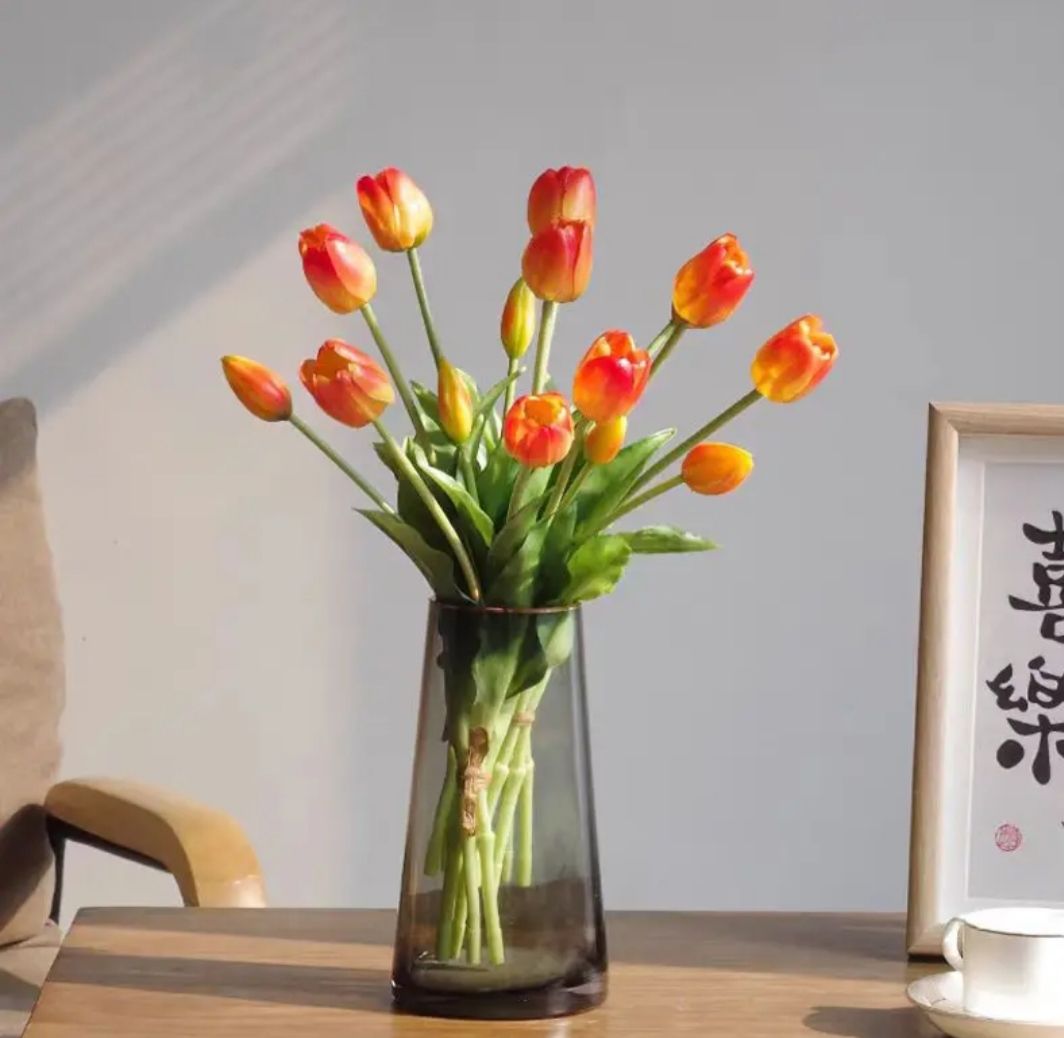 دسته گل لاله لمسی  و گوشتی ۵ شاخه